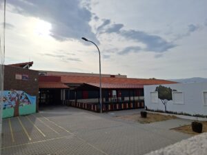 Aula del colegio Héroes del Dos de Mayo afectada por calor extremo