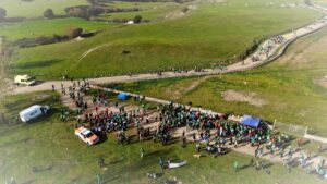 Participantes en la Carrera Cerro de la Marmota corren por la investigación del cáncer infantil